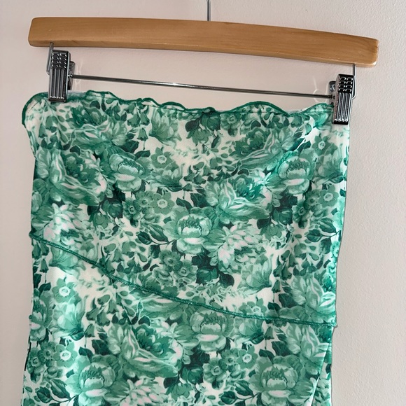 Like New ShowPo Strapless MIDI Dress Size 6 - Picture 6 of 12